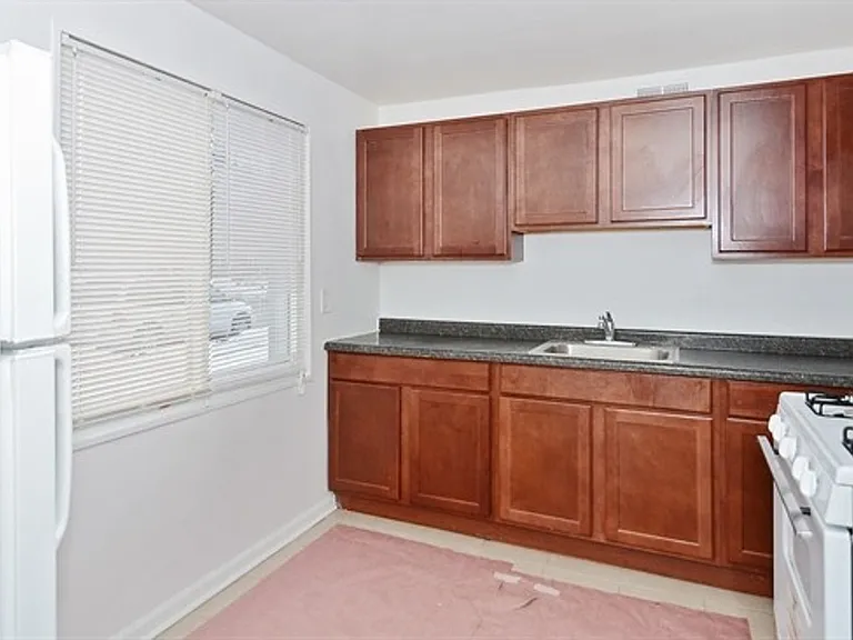 Oakwood Townhomes — Photo 19