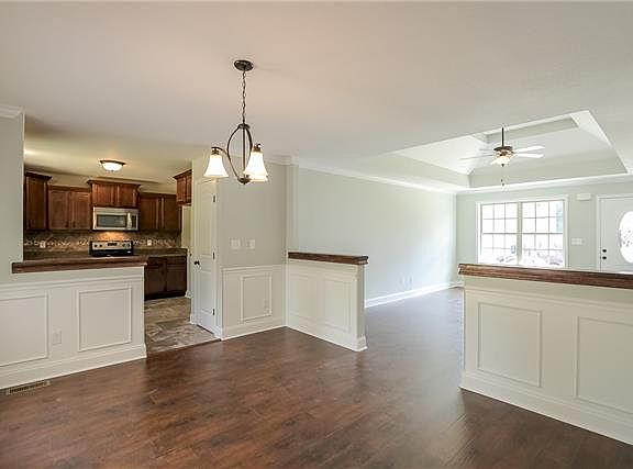 4th image of 307 Fox Xing Lot 307
