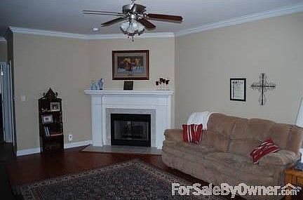 Living room w/gas fire place