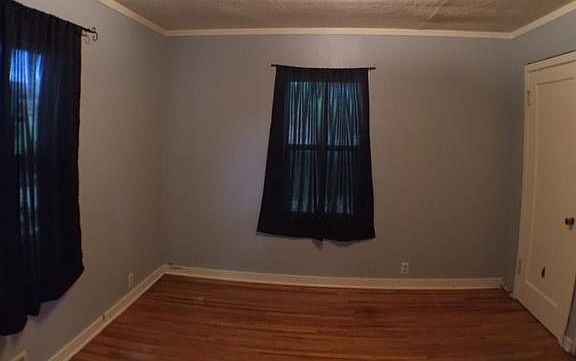 5th image of 1006 N Sewell Ave