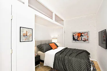 Rented by R New York