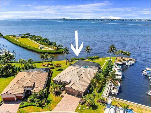 Home For Sale In WATER S EDGE AT PEPPERTREE POINTE