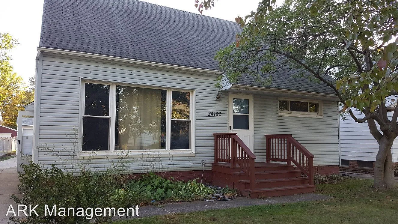 24150 Devoe Ave photo 1