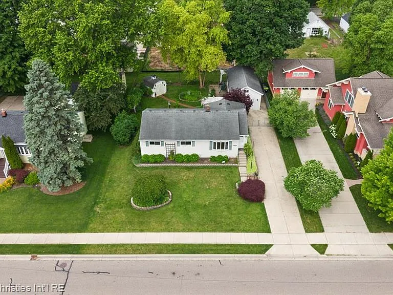 735 Novi St — Photo 41