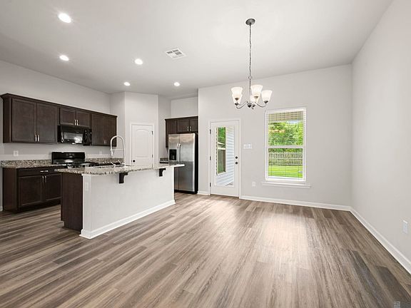 4th image of 40077 Trace Ave