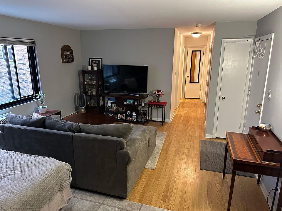 1st image of 2336 N Commonwealth Ave APT 303