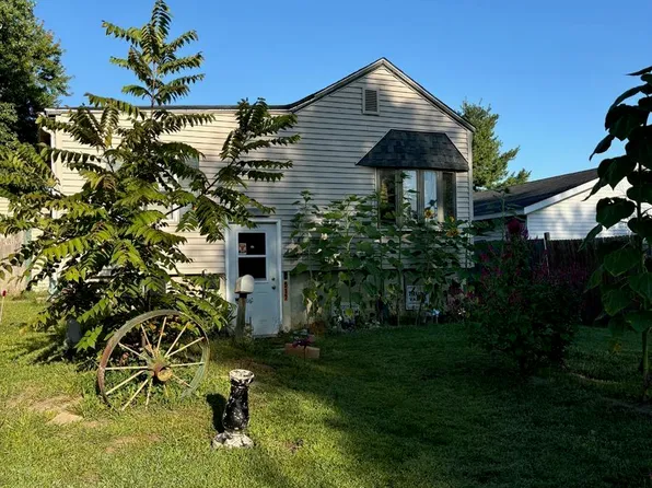 517 Garden Ln, East Peoria, IL 61611