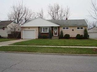 24 Regency Ct, Amherst, NY 14226