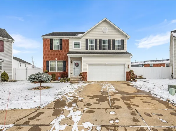 27 Naples Cir, Amherst, NY 14228