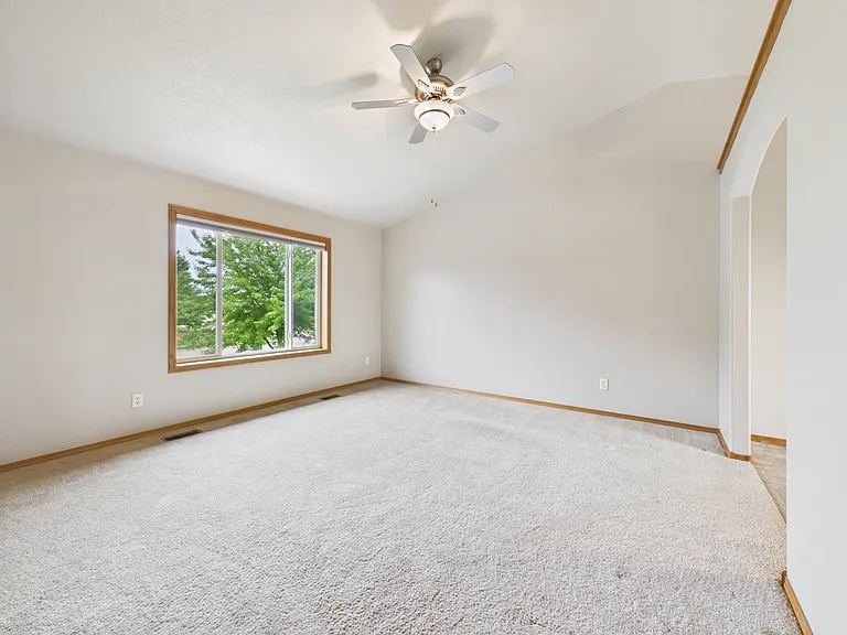 2505 N Vincent Ave — Photo 17