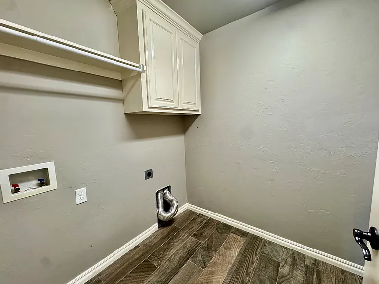 8109 NW 160th Ter — Photo 17