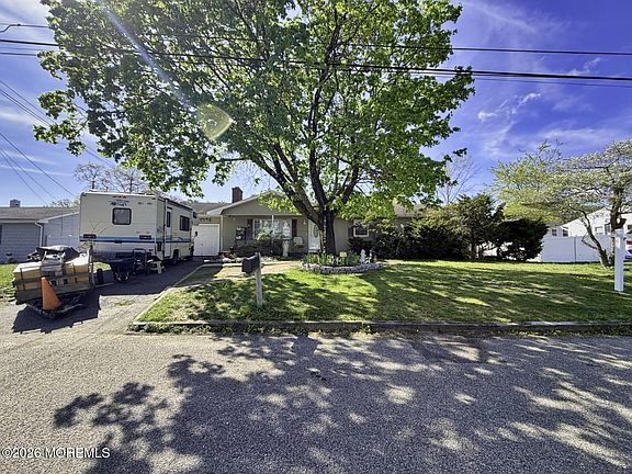 3rd image of 1616 2nd Avenue