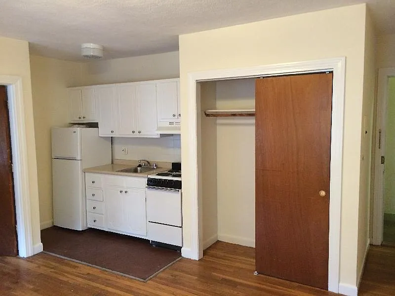 1 bed, 9999 sqft, $2,100 — Photo 2