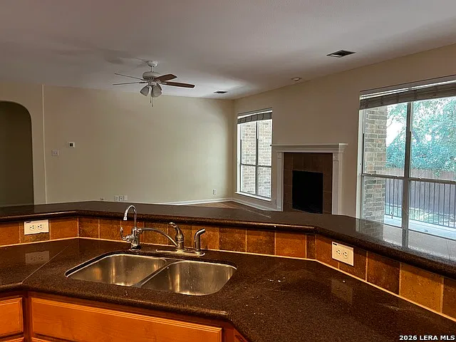 4 bed, 3.5 bath, 3368 sqft, $3,275 — Photo 3
