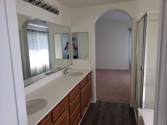 3rd image of 15089 Strawberry Ln