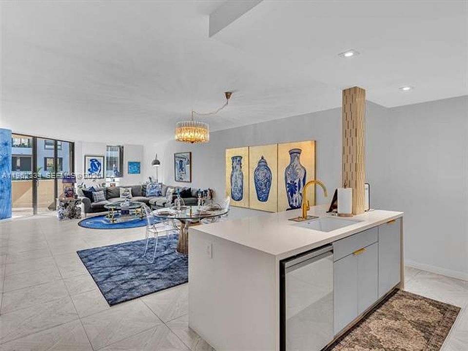 1st image of 101 Crandon Blvd APT 479