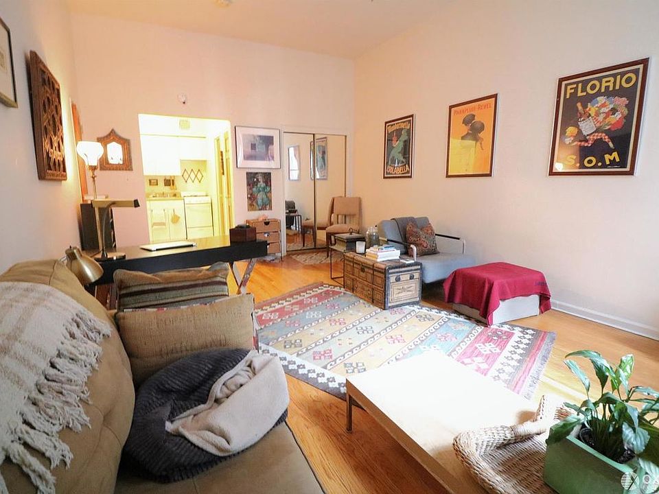 2nd image of 53 W 75th St APT 1B