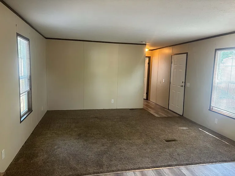 Lakeview — Photo 14