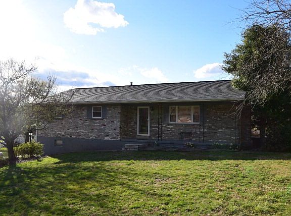 3rd image of 156 Pleasant Dr