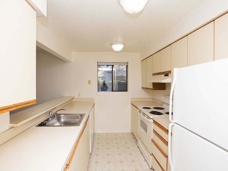 1st image of 10540-10544 Whitman Ave N #10544-202
