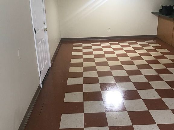 3rd image of 701 W Oak St #3798994