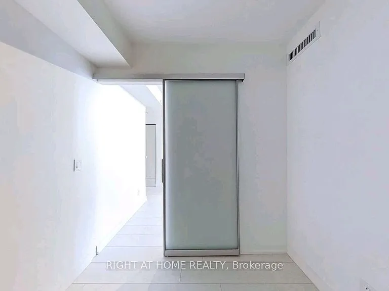 19 Western Battery Rd #Penthouse 11 — Photo 18