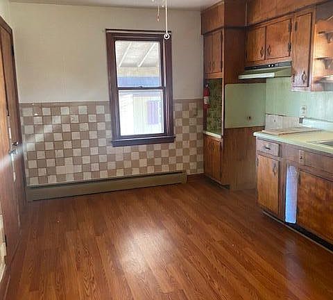 5th image of 350 Church St S
