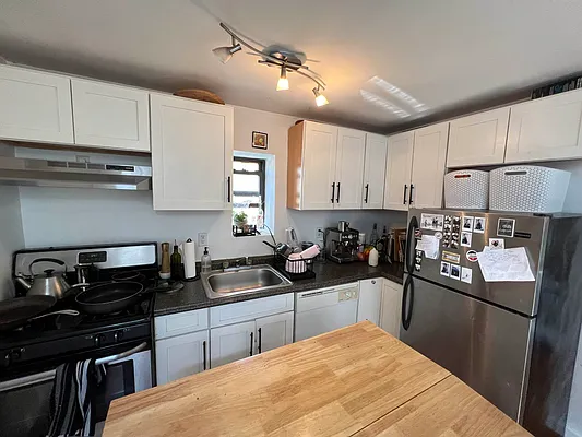 Rented by Delmark Realty LLC | media 65