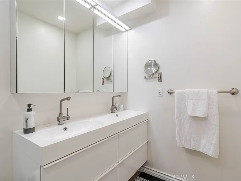 11813 Ellice St — Photo 10