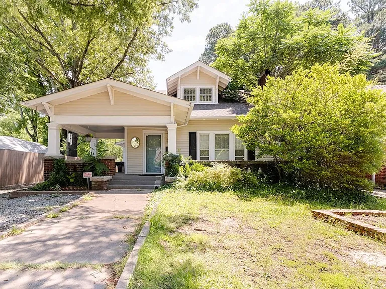 2726 N Roxboro St — Photo 2