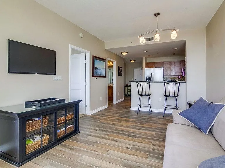 475 Redwood St #404 — Photo 15
