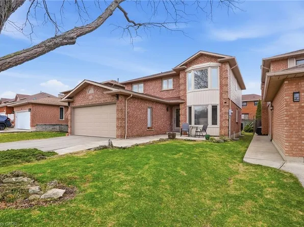 31 Republic Ave, Hamilton, ON L9B 2G6