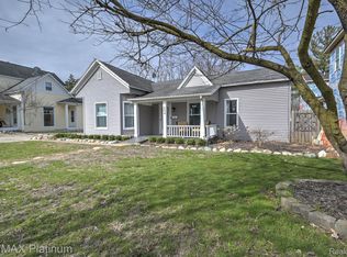 604 S Leroy St, Fenton, MI 48430