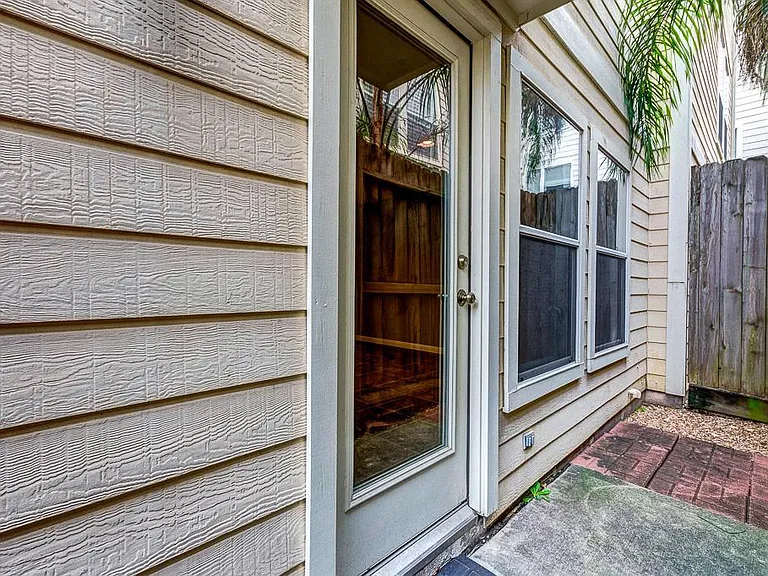 2649 Helena St — Photo 8