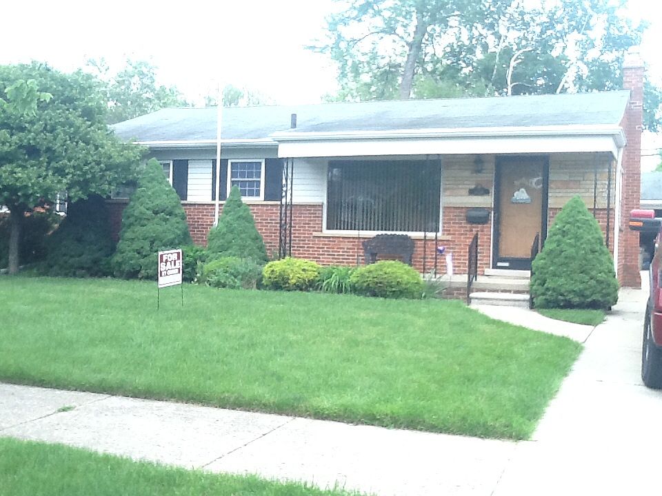 Landscaped welcoming front 