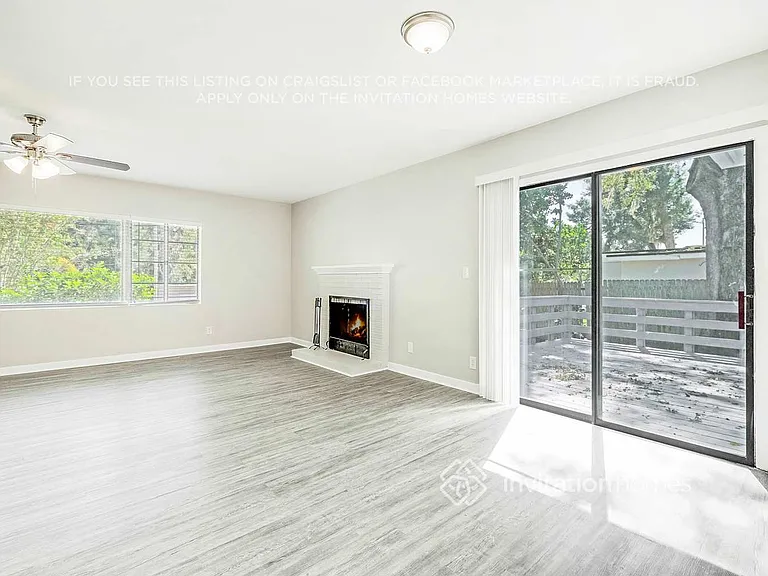 2459 Mercer Cir S — Photo 10