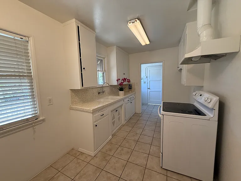 1333 E Colton Ave — Photo 8