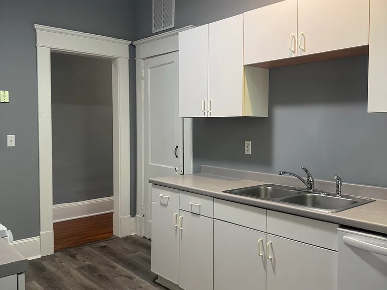 160-164 4th St NE #1 — Photo 9