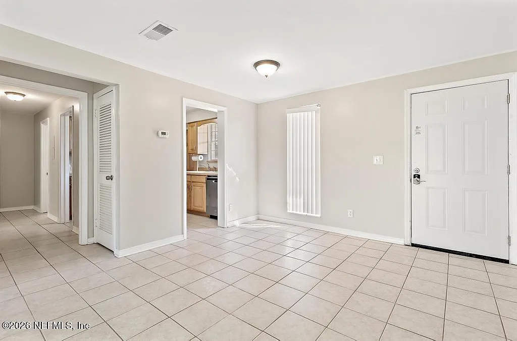 2 bed, 2.0 bath, 992 sqft, $1,275 — Photo 3