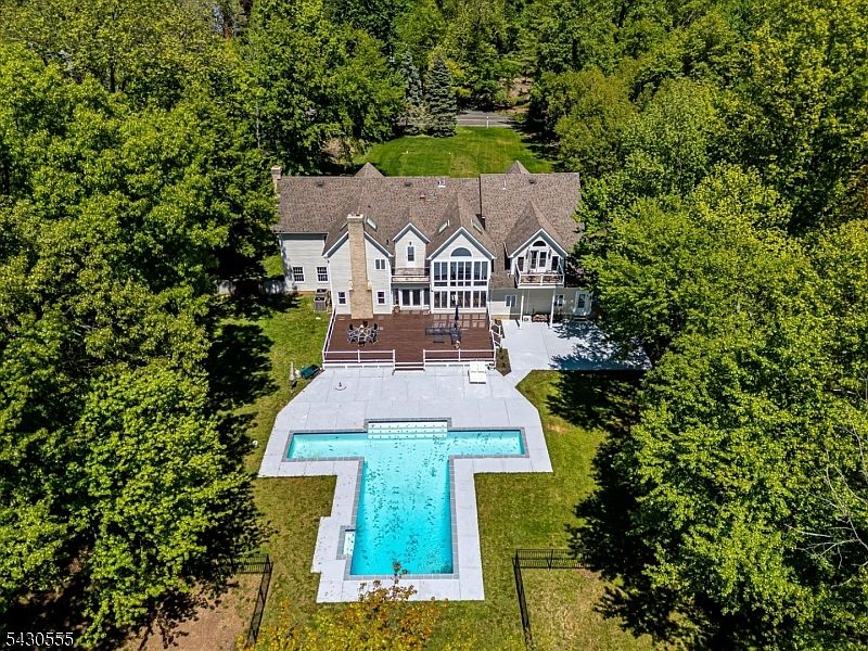 1st image of 270 Mountain Rd