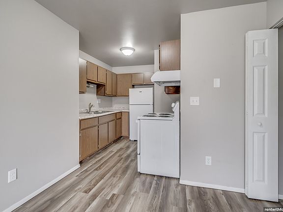 2nd image of 520 W Linwood Ave #103