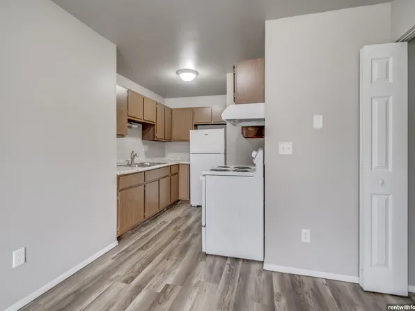 560 W. Linwood Ave., 560 W Linwood Ave #104, Oshkosh, WI 54901