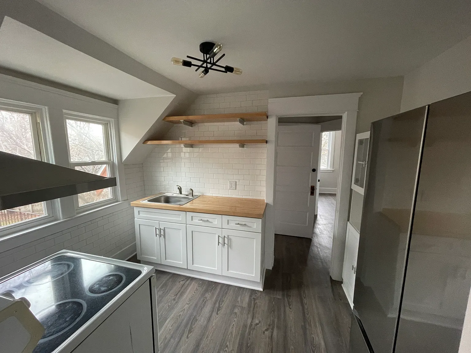 2 bed, 1000 sqft, $1,450 — Photo 2
