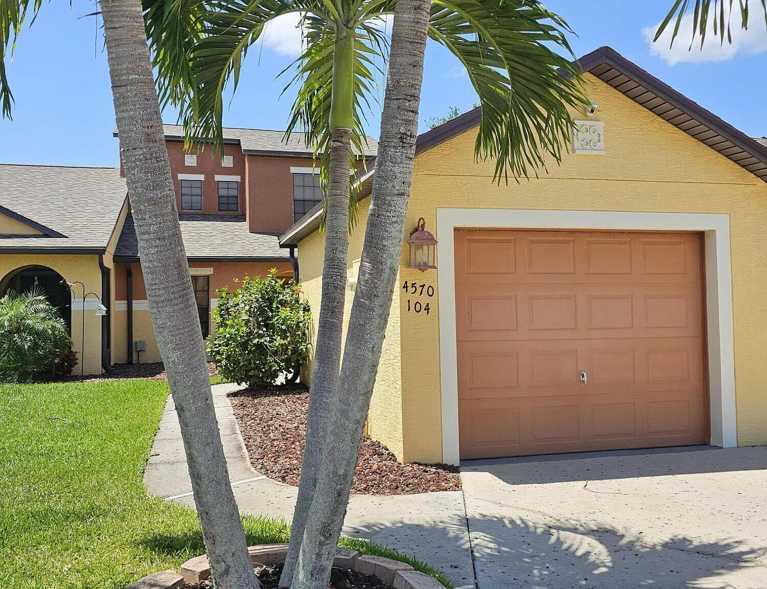 3 bed, 2.0 bath, 1277 sqft, $2,200 — Photo 2