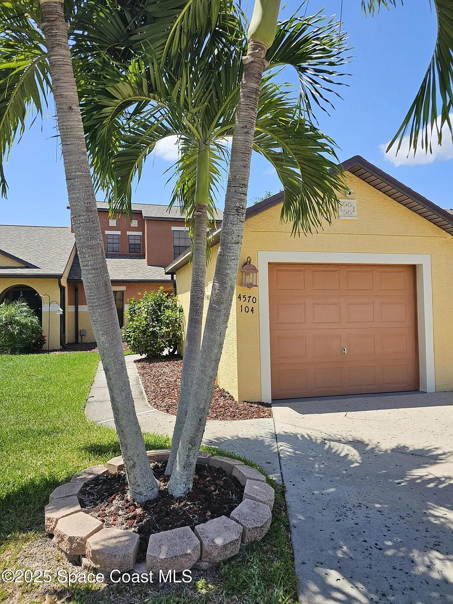 Building Photo - 4570 Radiant Way #104