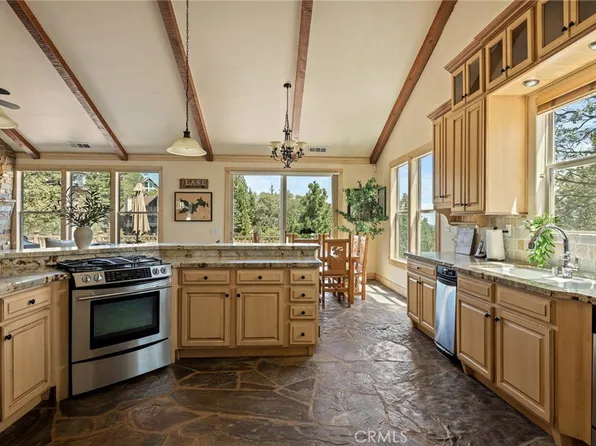 27920 Matterhorn Dr, Lake Arrowhead, CA 92352