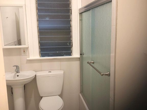 3rd image of 934 Greenwich St