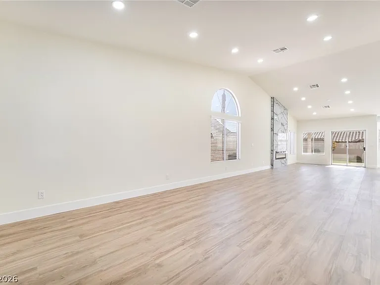 9205 Desert Village Ave — Photo 6