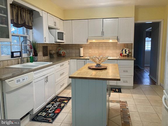 2nd image of 117 Chapel Hill Dr