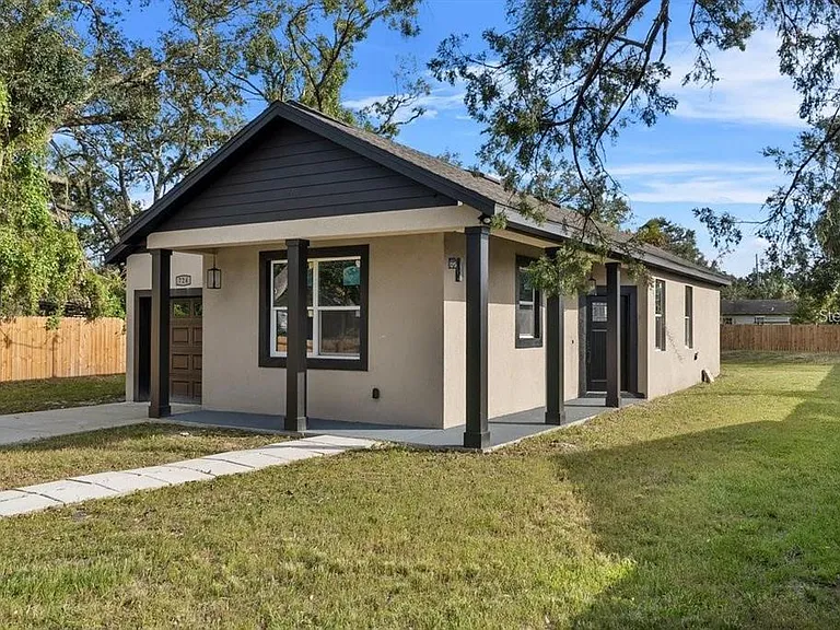 724 W Crescent Dr — Photo 1